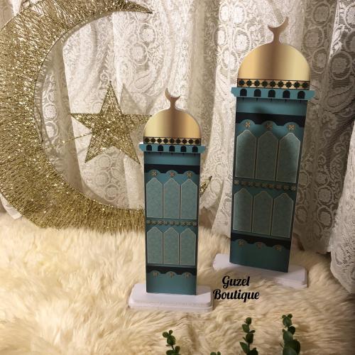 مئذنة خضراء وسط