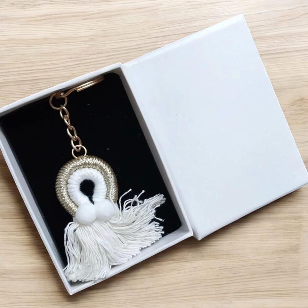 بوكس أبيض يحتوي على ميداليات قوس قزح (12 قطعة) بلون ذهبي و أبيض