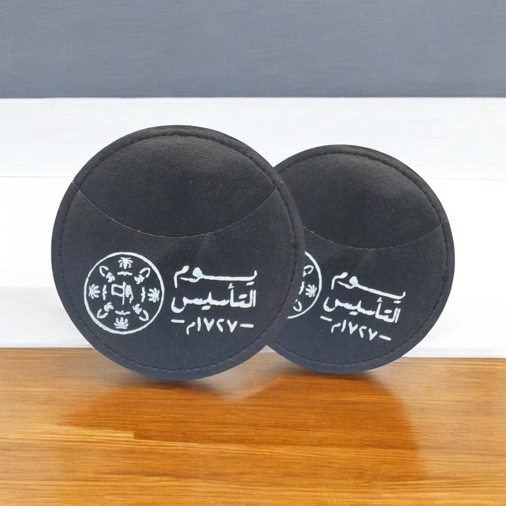 مجموعة من 12 قطعة من الجيوب الجلدية لتوزيعات يوم التأسيس باللون الاسود