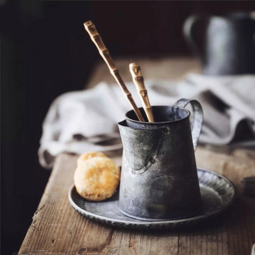 ابريق معدن للتصوير