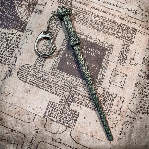 ميدالية مفاتيح على شكل عصا