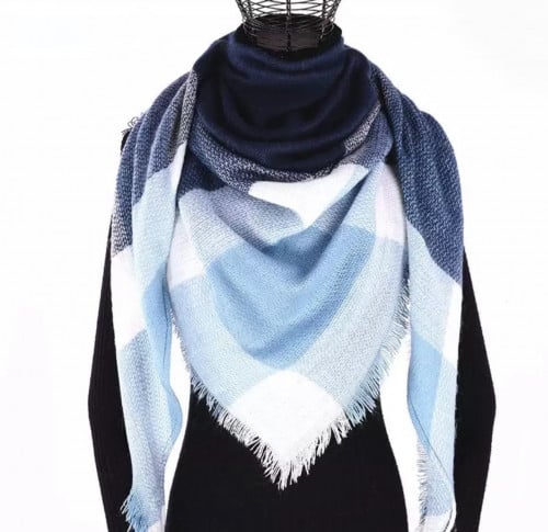 شال شتوي باللون الازرق والابيض