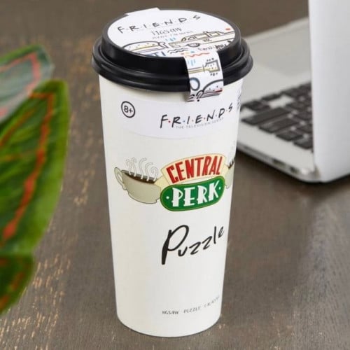 كوب فريندز ورقي بداخله بزل