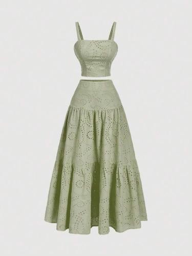 طقم صيفي بتفاصيل تطريز دانتيل