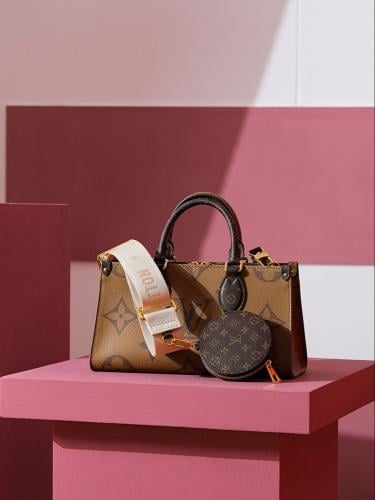 شنطه LV