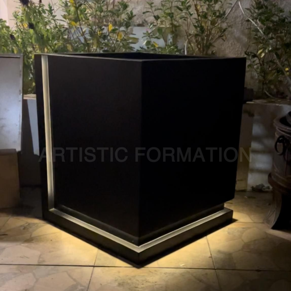 احواض زرع داخلية و احواض عمودية مدمجة