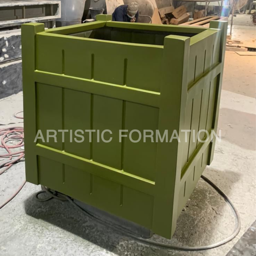 حوض زراعة كبير بتصميم خشبي