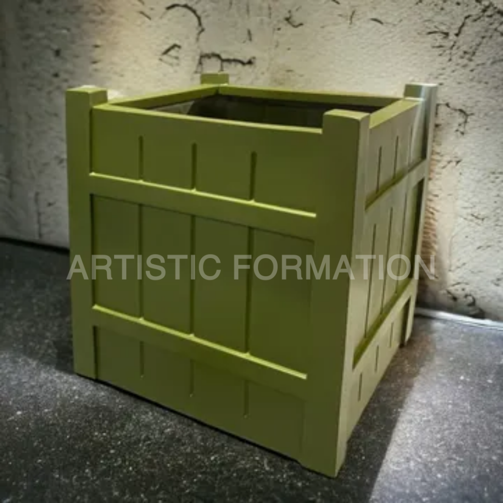 حوض زراعة كبير بتصميم خشبي