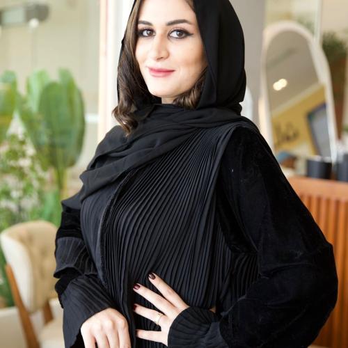 عبايه مكسر بلاسيه أسود
