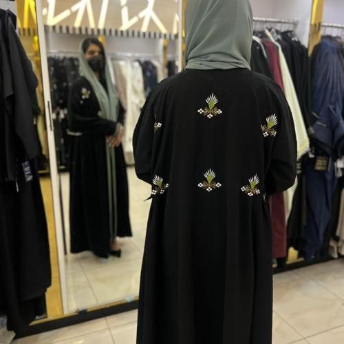 عباية أسود مقلم