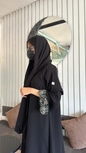 عبايه نص كلوش كلفه الورد بيج قماش كريب الرياض 1069