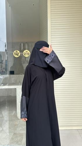 عبايه نص كلوش بتدخيلات تفته وورد قماش كريب ملكي 10...