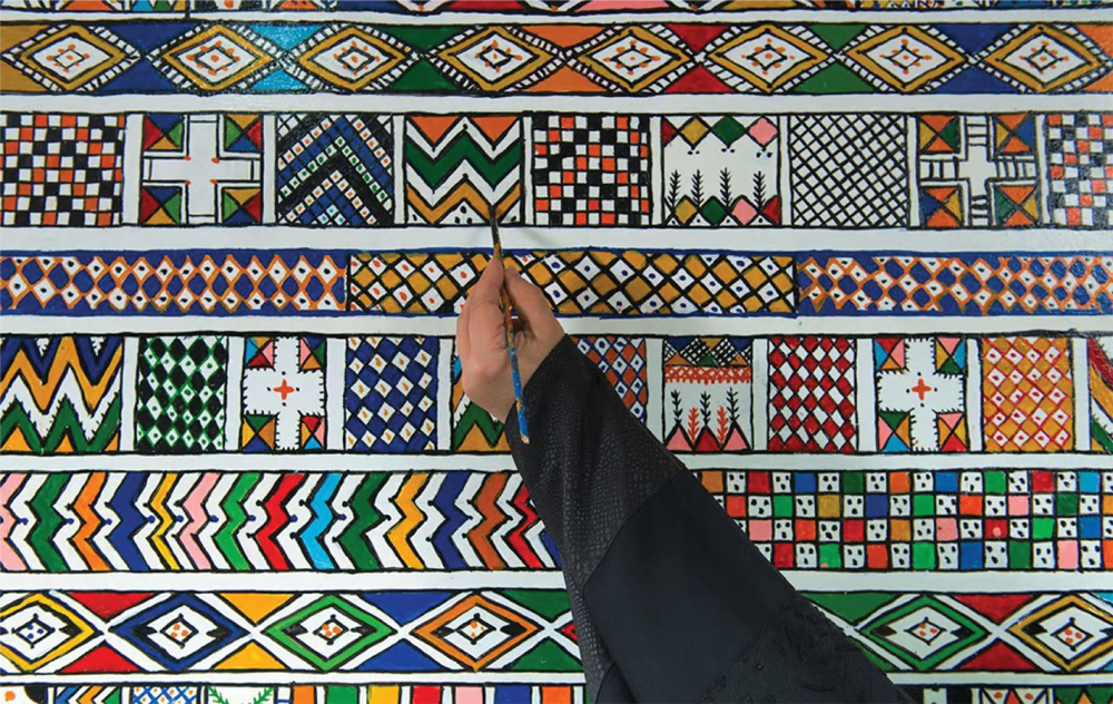 القط العسيري.. فن ينطق بالألوان