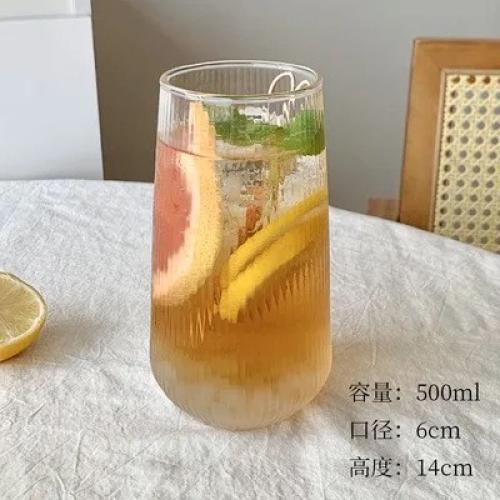 كأس ماء زجاجي
