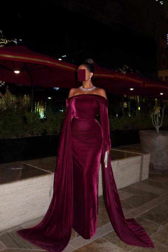 فستان سهرة مخمل لون عنابي