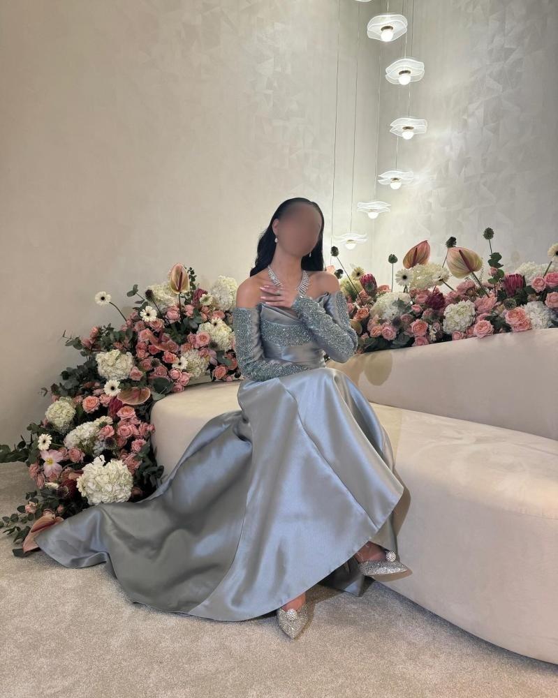 فستان رصاصي تطريز