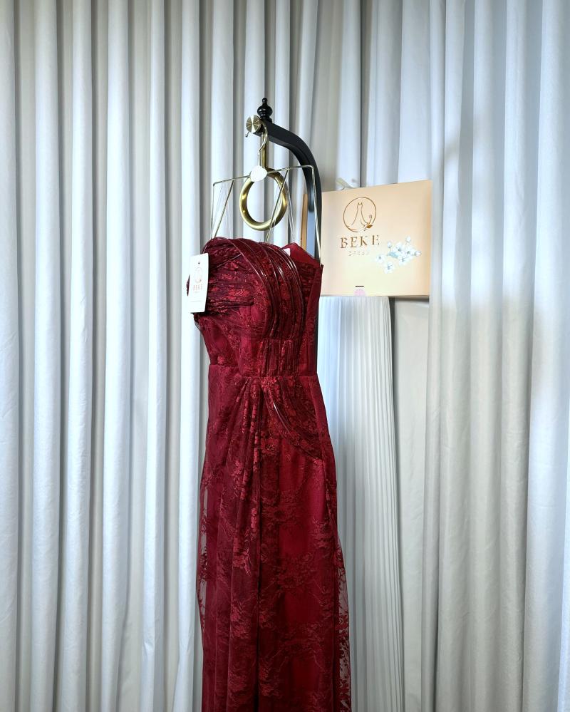 فستان سهرة عودي دانتيل بتصميم أنثوي فاخر فستان سهرة عودي دانتيل بتصميم أنثوي فاخر