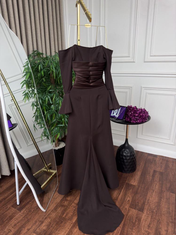 فستان سهره ناعم باكمام فتوحه بألوان البني الداكن