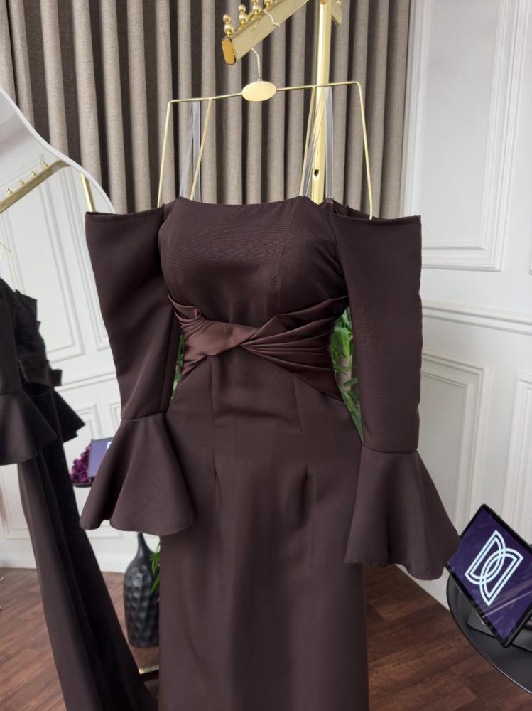 فستان سهره ناعم باكمام فتوحه بألوان البني الداكن