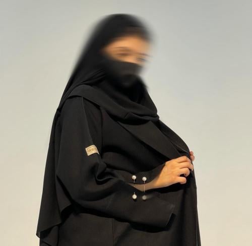 عبايه مع بروشور لولو