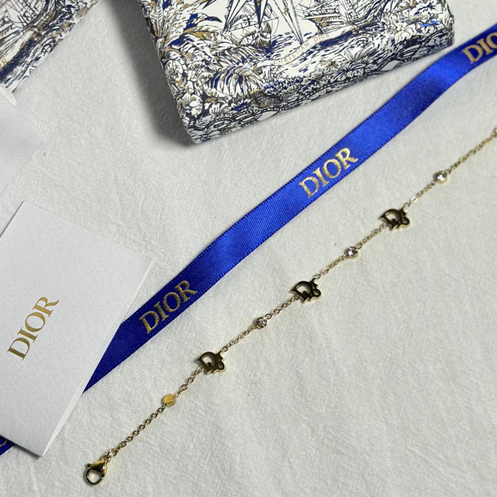 اسوارة CD ذهبي