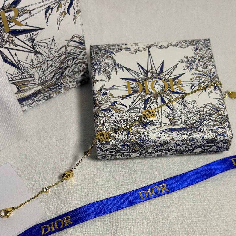 اسوارة CD ذهبي