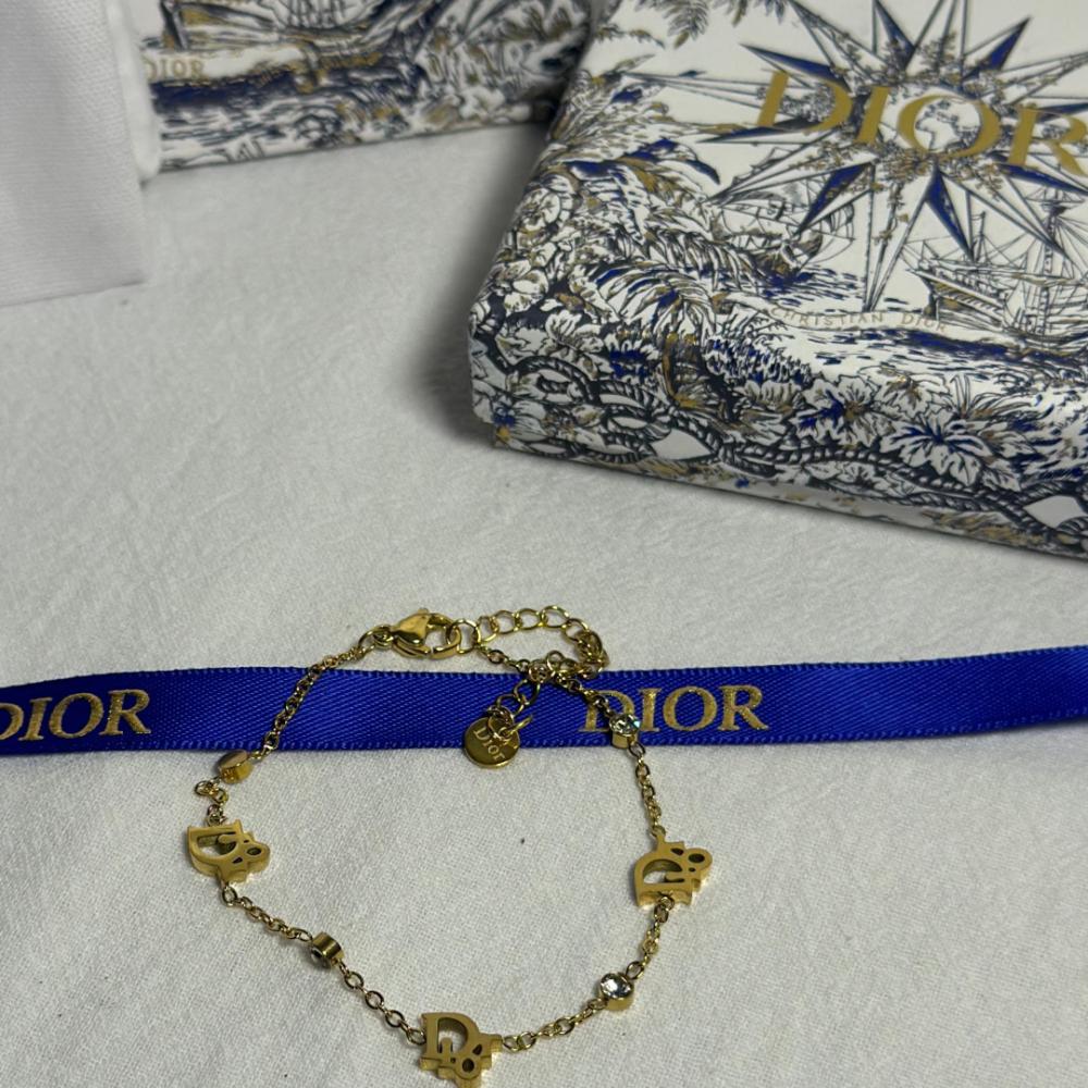 اسوارة CD ذهبي