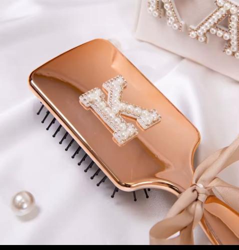 فرشة شعر بأحرف