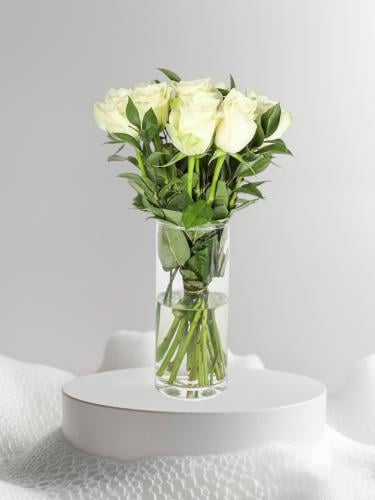 Vase of 12 roses