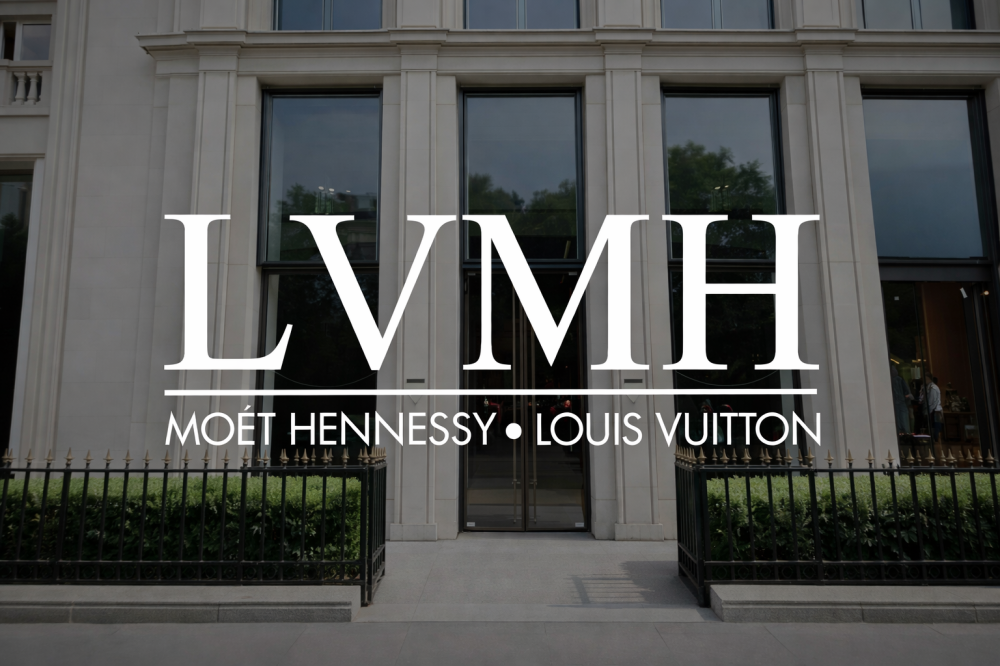 قصة صعود LVMH: كيف تحولت من اندماج فرنسي إلى أكبر إمبراطورية فاخرة في التاريخ الحديث