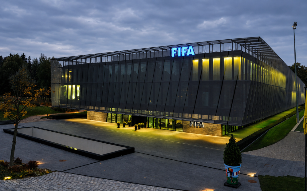 الفيفا (FIFA): من شرعية القواعد إلى منصة حقوق رياضية عالمية