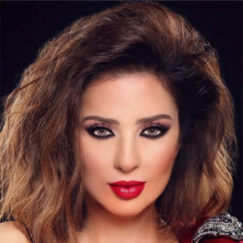 عدسات لاصقة لون وودي مدة 6 اشهر من اديرا