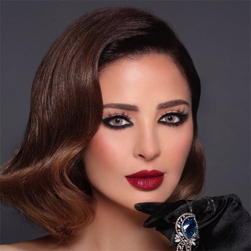 عدسات لاصقة لون تشانس مدة 6 اشهر من اديرا