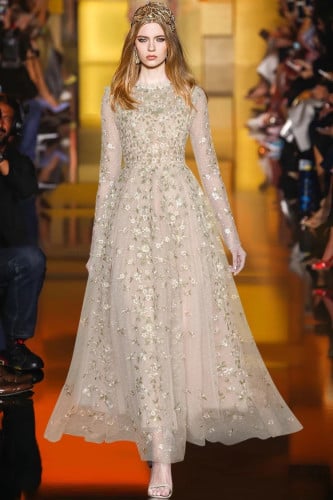 فستان مكسي من التل المطرز