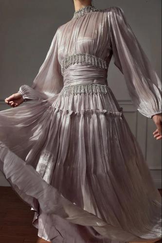 فستان حرير طويل الاكمام مزين بالكريستال الراقي