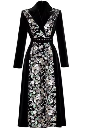 فستان نسائي طويل من المخمل المطرز