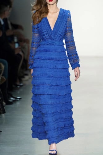 فستان طويل بتصميم فاخر