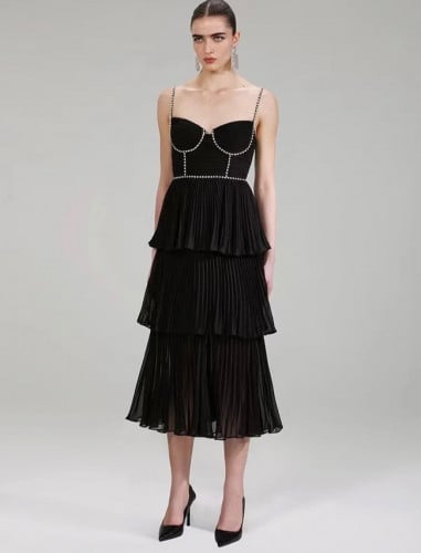 فستان طبقات من البليسية مزين بالكريستال