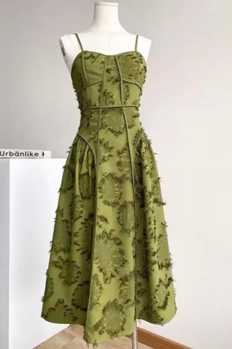 فستان أخضر ميدي بتصميم أنيق