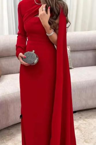 فستان احمر أنيق بقصة كيب