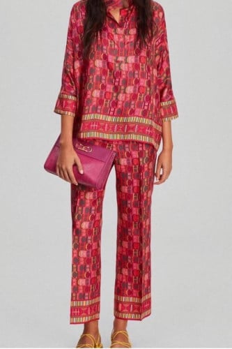 طقم مكون من قطعتين