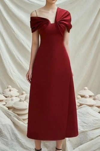 فستان بأكمام منفوخة