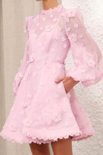 فستان مزين بالورد البارز 3D -متوفر بلونين-