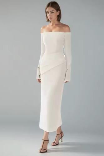 فستان نسائي طويل بأكمام مزينه بالازارير