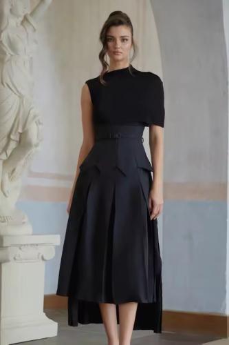 فستان أسود أنيق بتصميم عصري