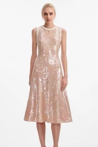 فستان أنيق مزين بالترتر بدون اكمام