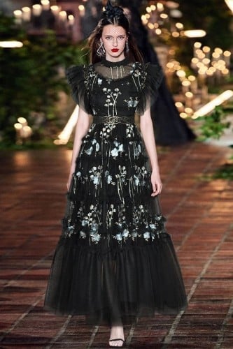 فستان نسائي طويل مكشكش