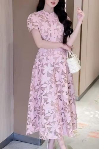 فستان دانتيل وردي أنيق للحفلات