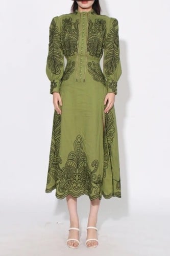 فستان طويل فاخر مطرز