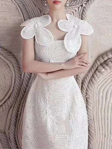 فستان أبيض ميدي تصميم فاخر